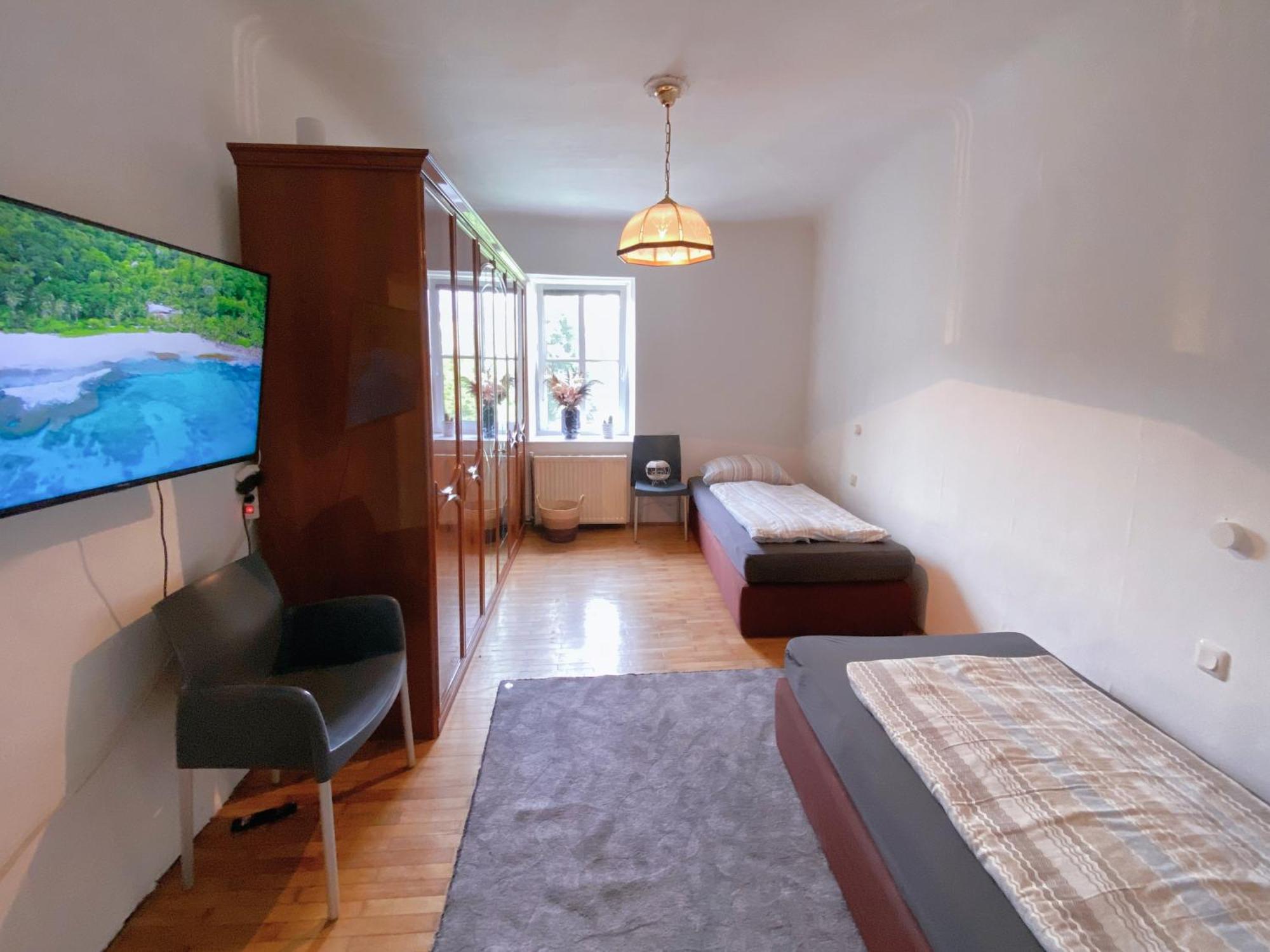 Royal Retreat - Steps From Schoenbrunn Palace!! Ostello Vienna